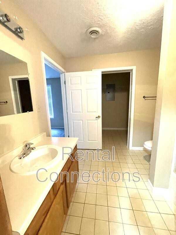 715 Joseph Ln - Photo 7 of 9