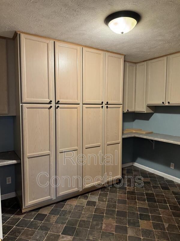 18649 Boundary Rd - Photo 5 of 17
