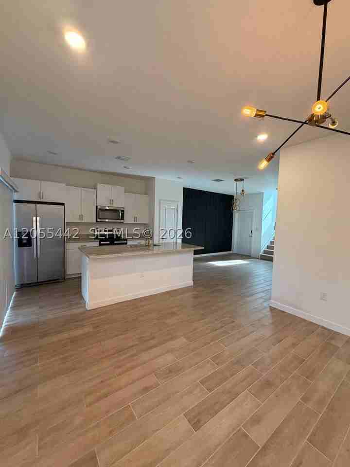 1680 Se 8th Ave - Photo 6 of 29