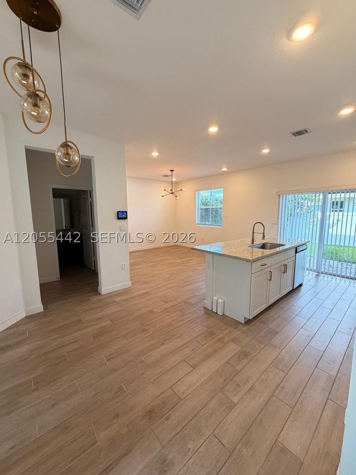 1680 Se 8th Ave - Photo 7 of 29