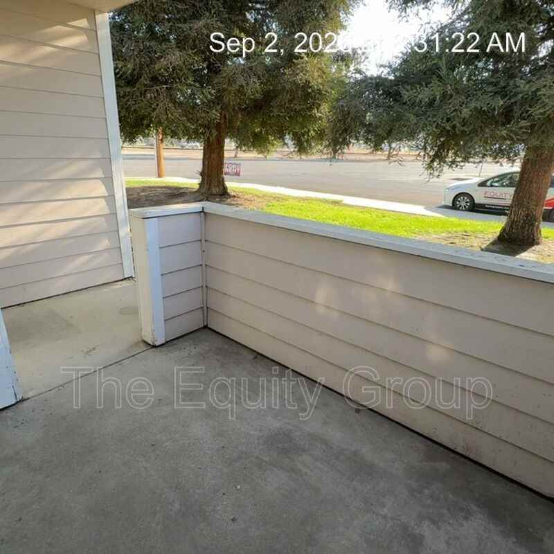 445 N Park St - Photo 3 of 20