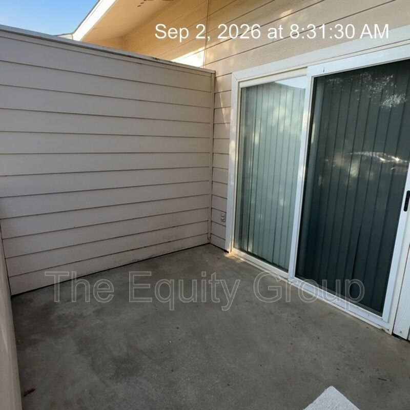 445 N Park St - Photo 4 of 20