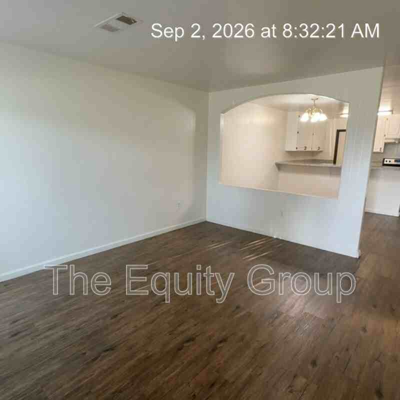 445 N Park St - Photo 6 of 20