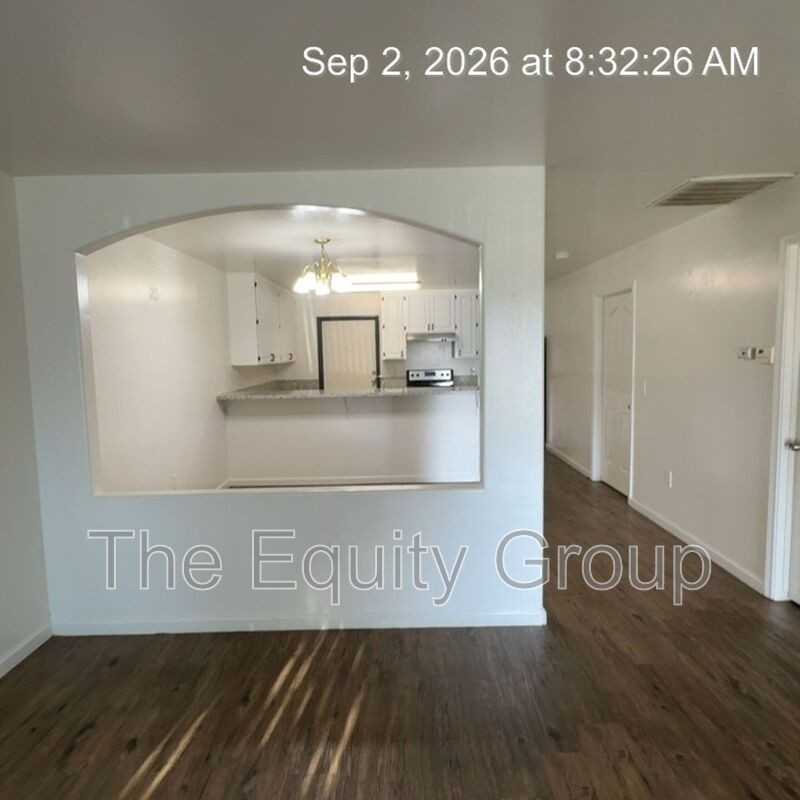 445 N Park St - Photo 7 of 20