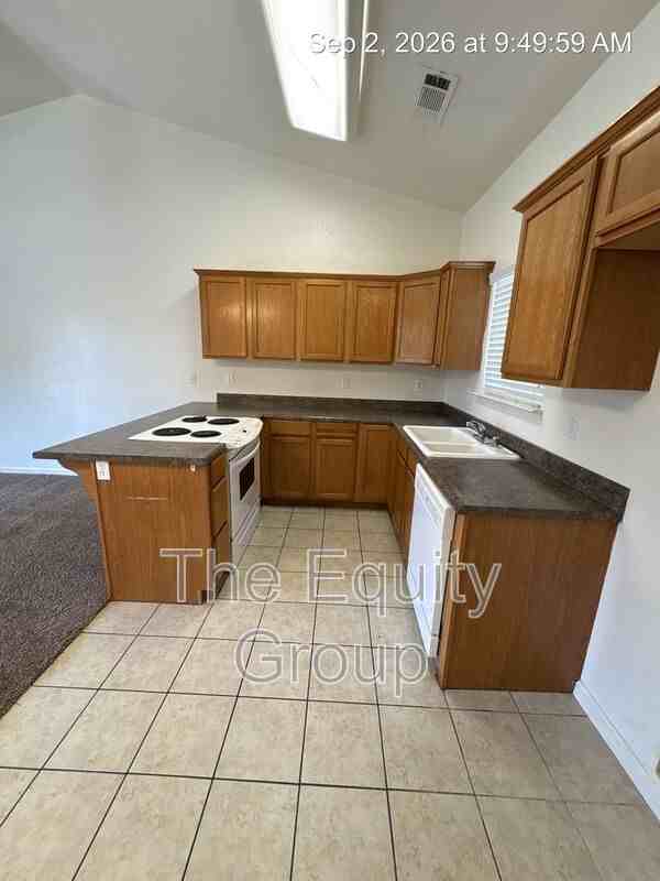 1311 S Crowe St #A - Photo 5 of 16