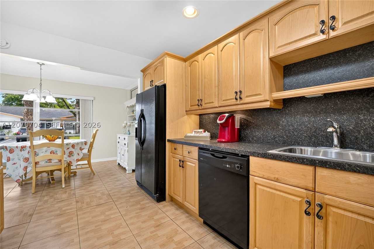 1055 Nw 83rd Ave #C47 - Photo 3 of 50