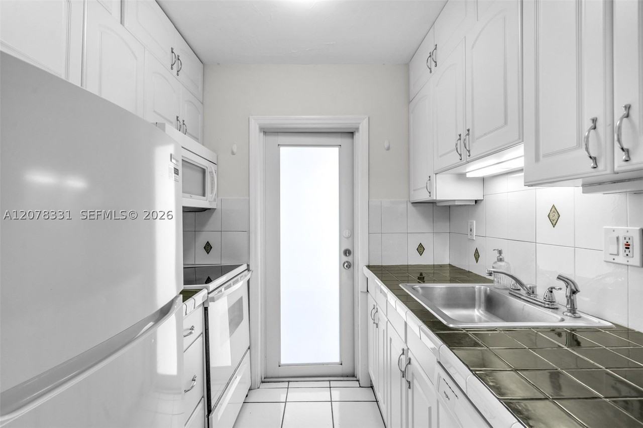 255 Sunrise Dr #309 - Photo 6 of 17