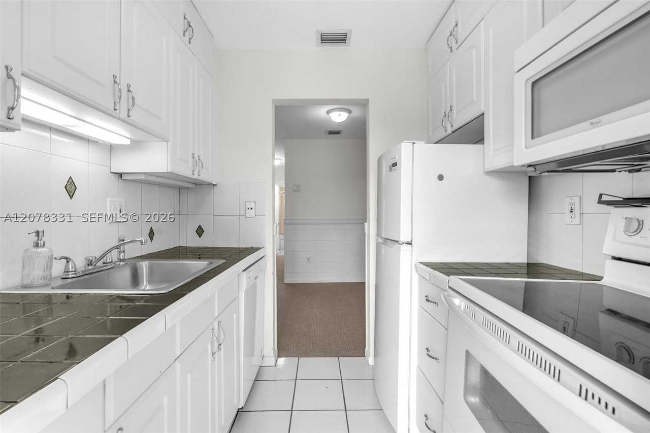 255 Sunrise Dr #309 - Photo 7 of 17