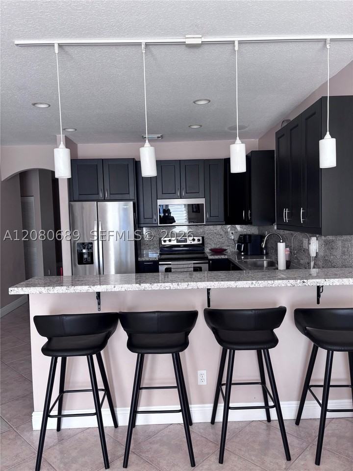 2223 Sw 134th Ave - Photo 3 of 18
