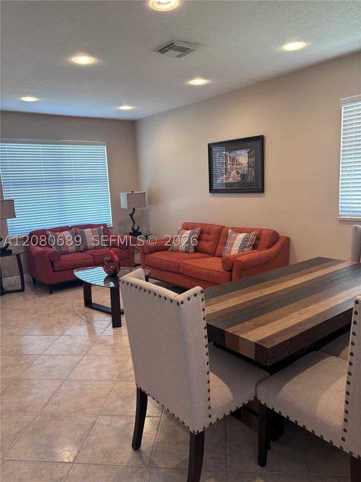 2223 Sw 134th Ave - Photo 5 of 18