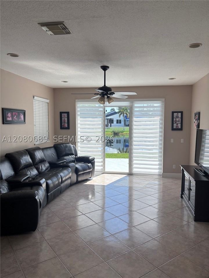 2223 Sw 134th Ave - Photo 7 of 18