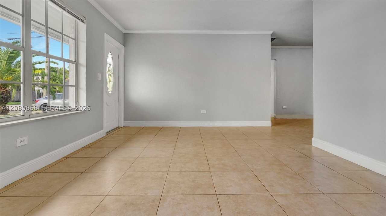 9710 Sw 14th St - Photo 4 of 32