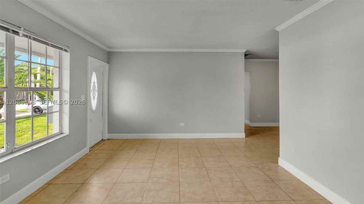9710 Sw 14th St - Photo 5 of 32