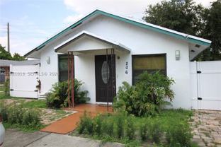 206 Sw 2nd Ter - Photo 1 of 1