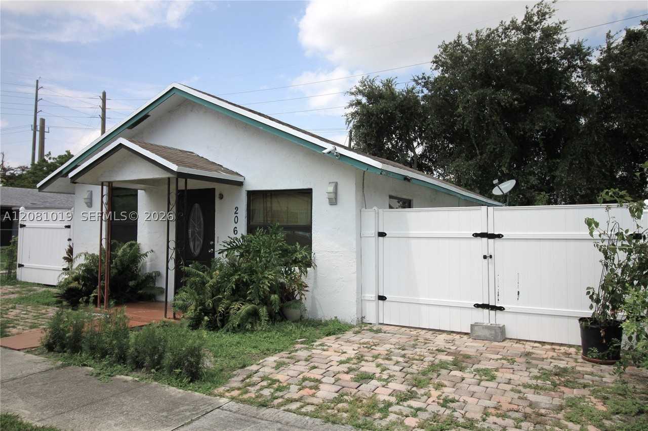 206 Sw 2nd Ter - Photo 2 of 20