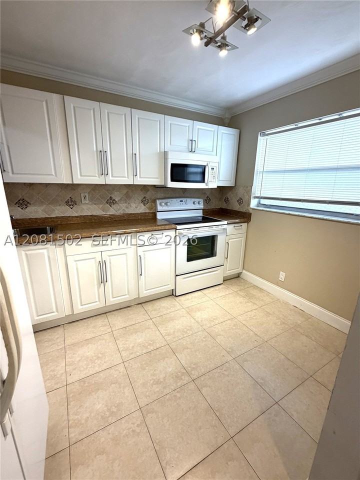 1751 Nw 75th Ave #310 - Photo 7 of 23
