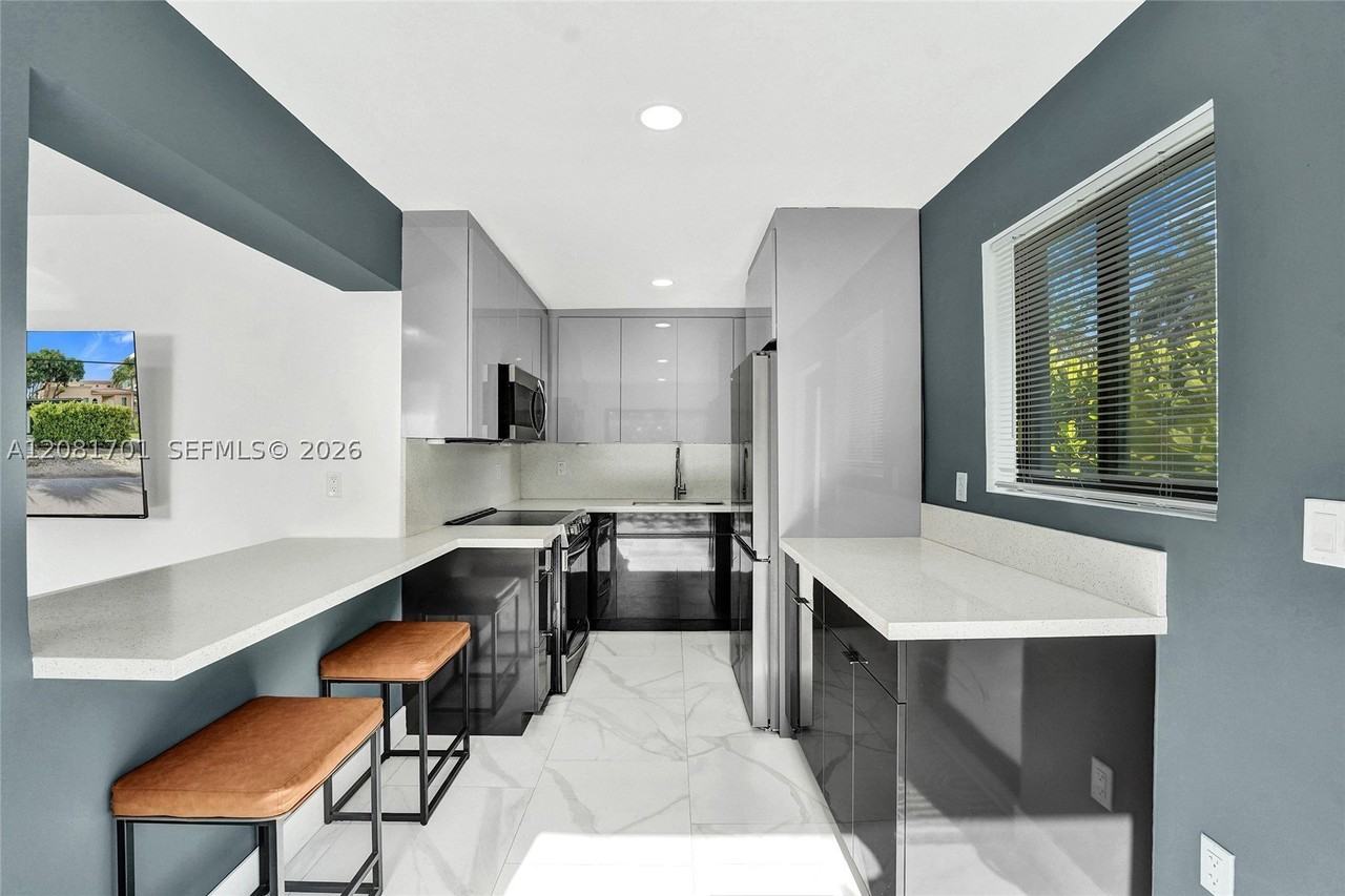 436 Sw 4th Ave - Photo 5 of 29