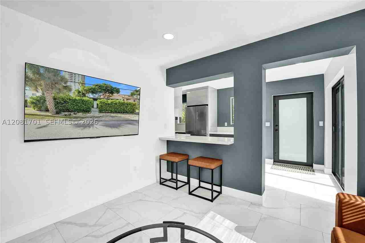 436 Sw 4th Ave - Photo 7 of 29