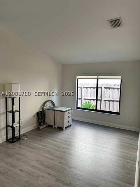 1537 Se 20th Ter #1 - Photo 3 of 5