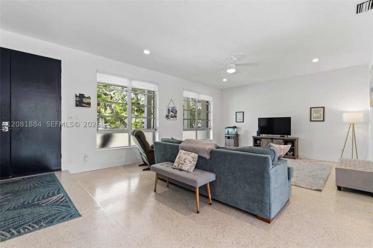 14645 Sw 83rd Ave - Photo 5 of 26