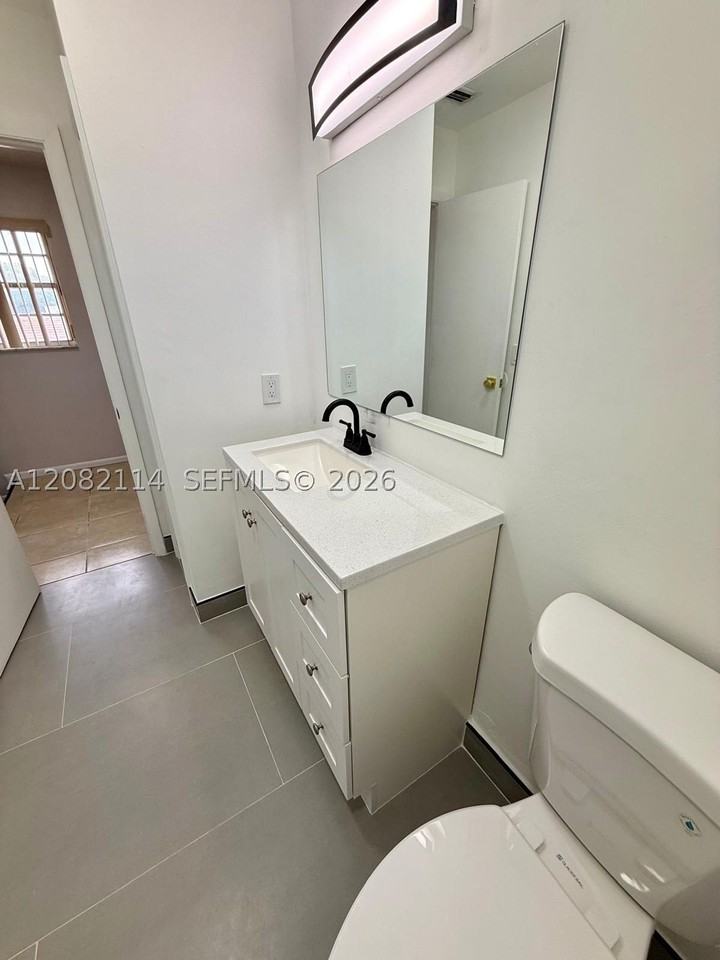2433 Sw 11th St - Photo 6 of 22
