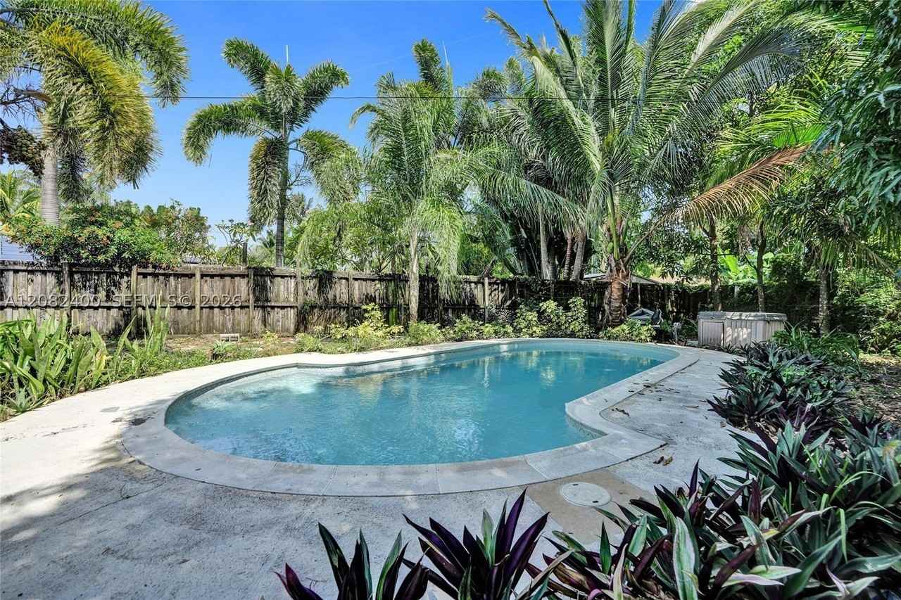 1124 Nw 16th St - Photo 4 of 45