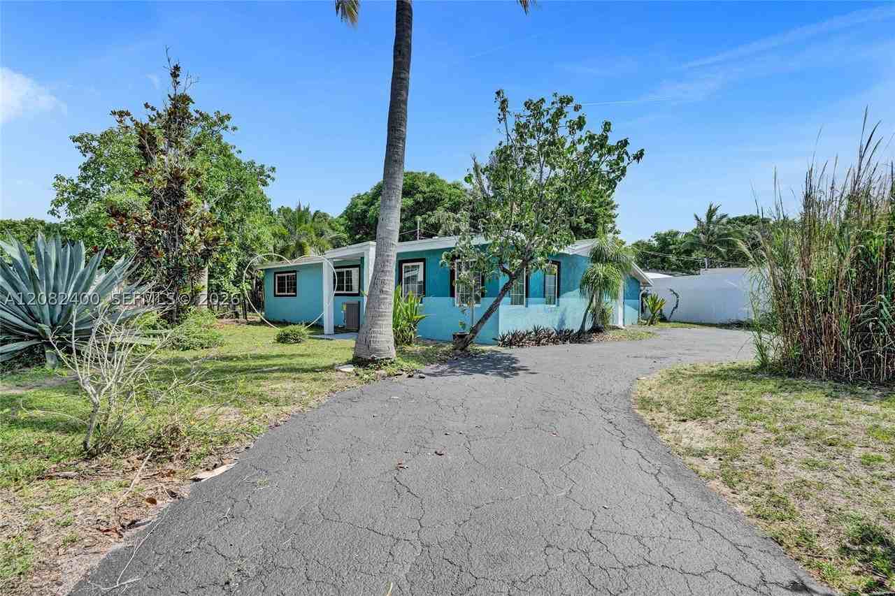 1124 Nw 16th St - Photo 5 of 45