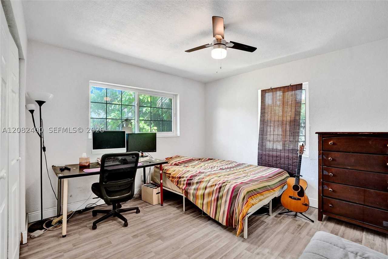 1124 Nw 16th St - Photo 6 of 45