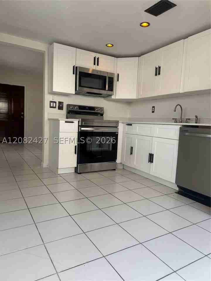 321 Sw 1st Ct #K4 - Photo 3 of 30