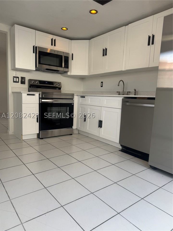 321 Sw 1st Ct #K4 - Photo 4 of 30