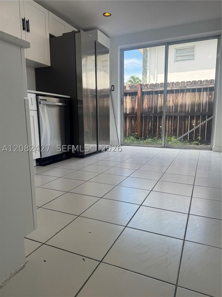 321 Sw 1st Ct #K4 - Photo 5 of 30