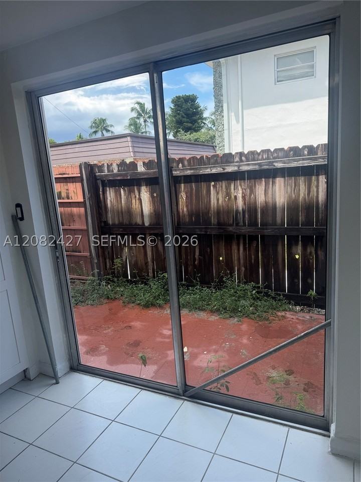 321 Sw 1st Ct #K4 - Photo 6 of 30