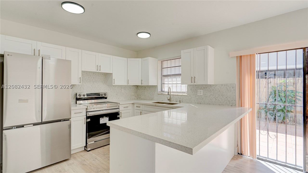 710 Sw 114th Ave #C3 - Photo 2 of 41