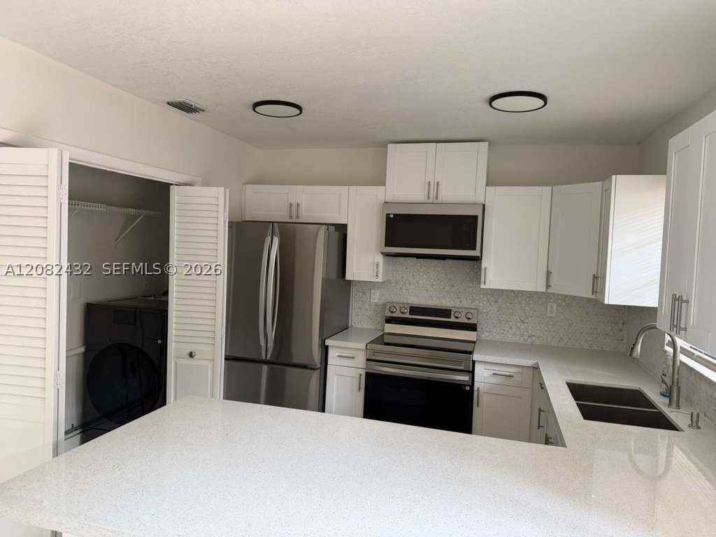 710 Sw 114th Ave #C3 - Photo 5 of 41