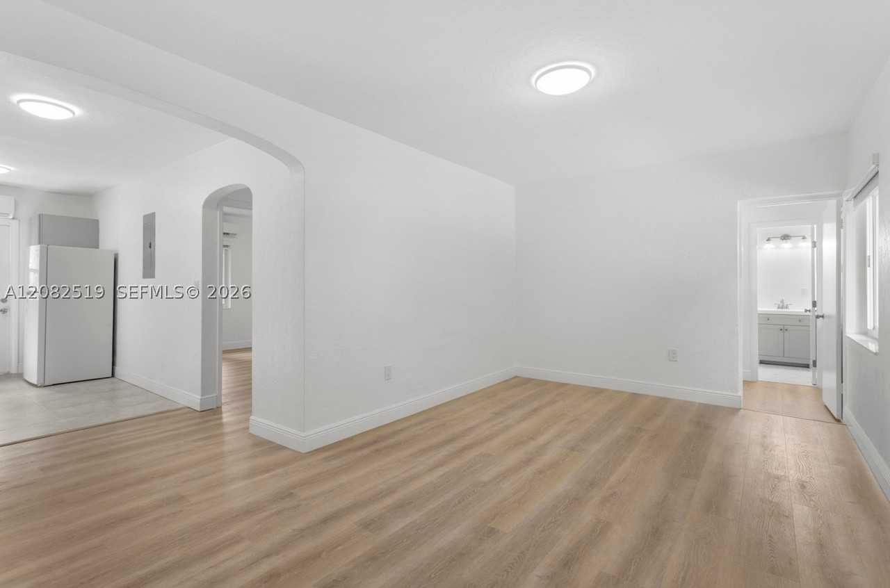 2375 Sw 16th Ave #B - Photo 4 of 16