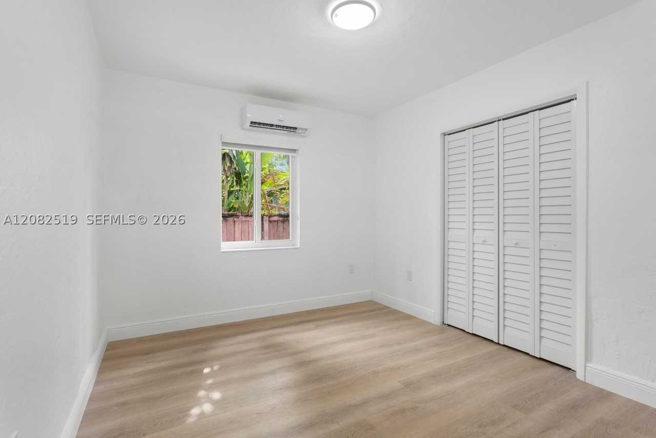 2375 Sw 16th Ave #B - Photo 7 of 16