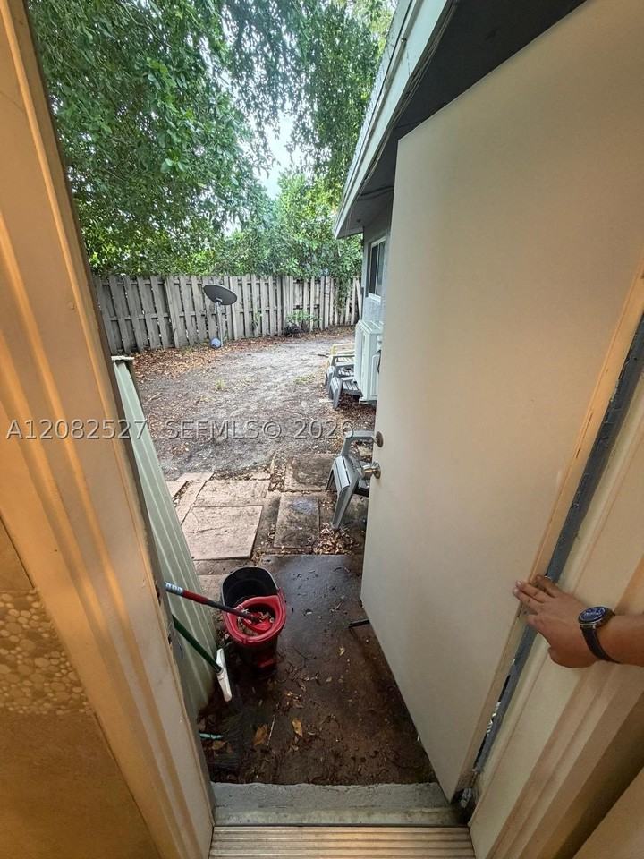 1100 Ne 18th Ct #1-8 - Photo 7 of 16