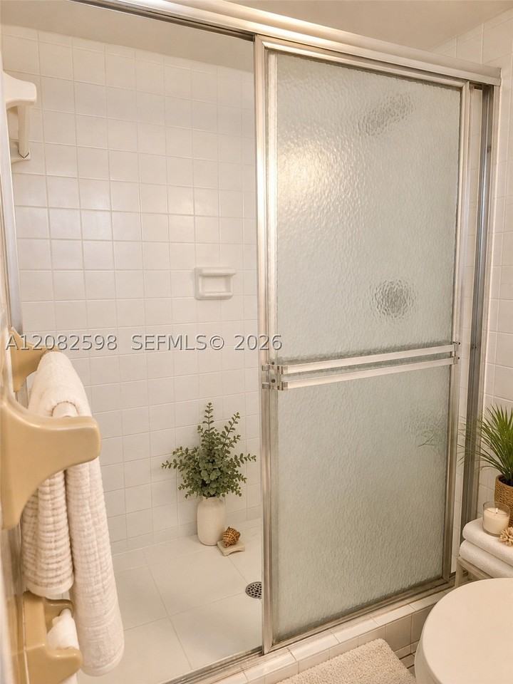 238 Sw 1st St #F1 - Photo 4 of 7