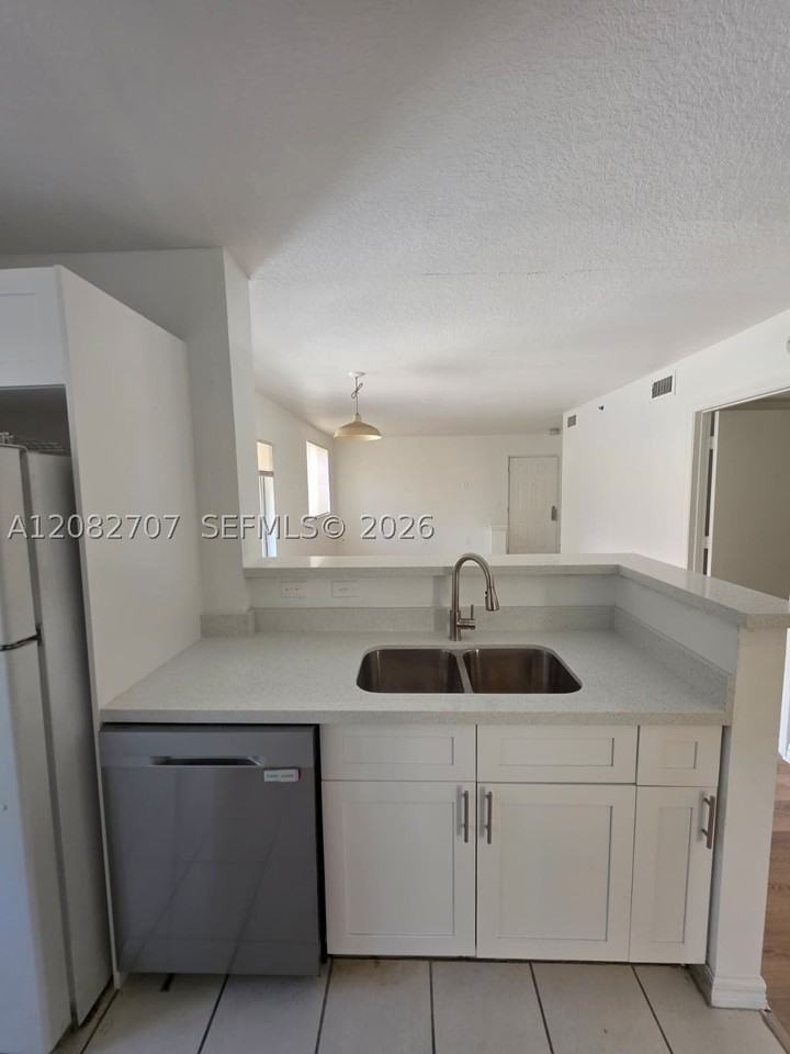 17612 Nw 25th Ave #201 - Photo 3 of 5