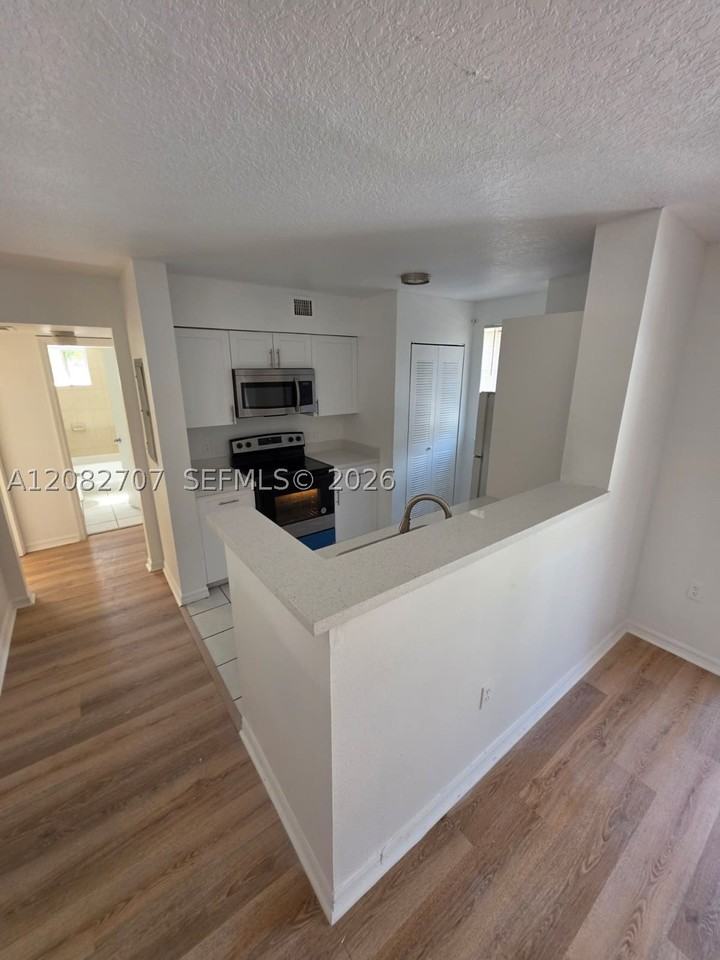 17612 Nw 25th Ave #201 - Photo 4 of 5