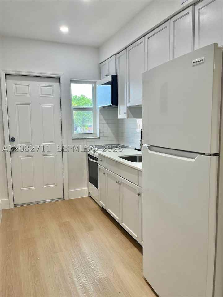 3401 Sw 11th St #3AKA1B - Photo 5 of 21