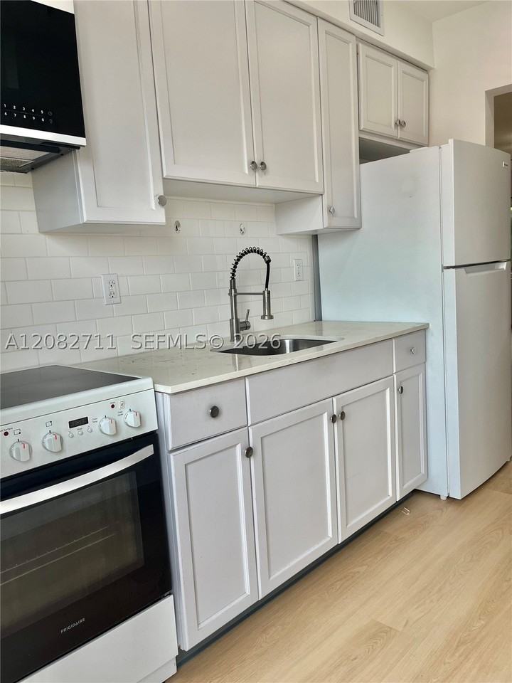 3401 Sw 11th St #3AKA1B - Photo 7 of 21