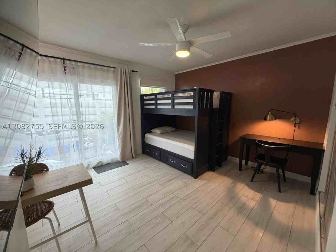 1300 Arthur St - Photo 2 of 7