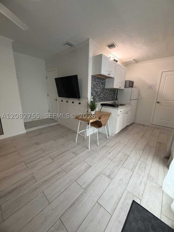 1300 Arthur St - Photo 4 of 7