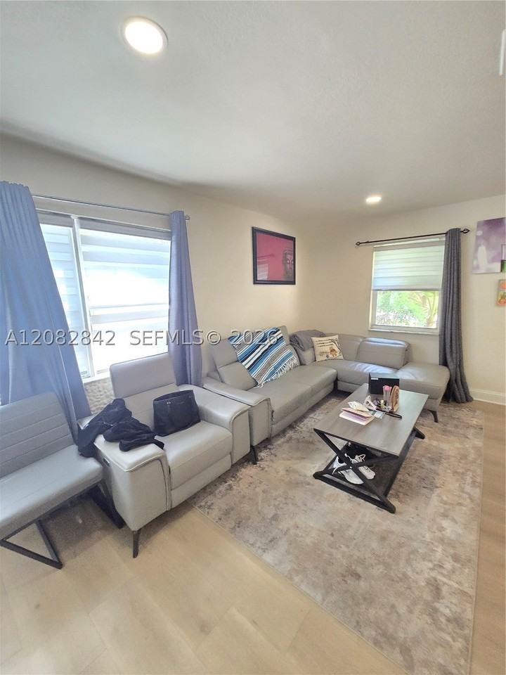 203 Ne 2nd Ave #203 - Photo 2 of 35