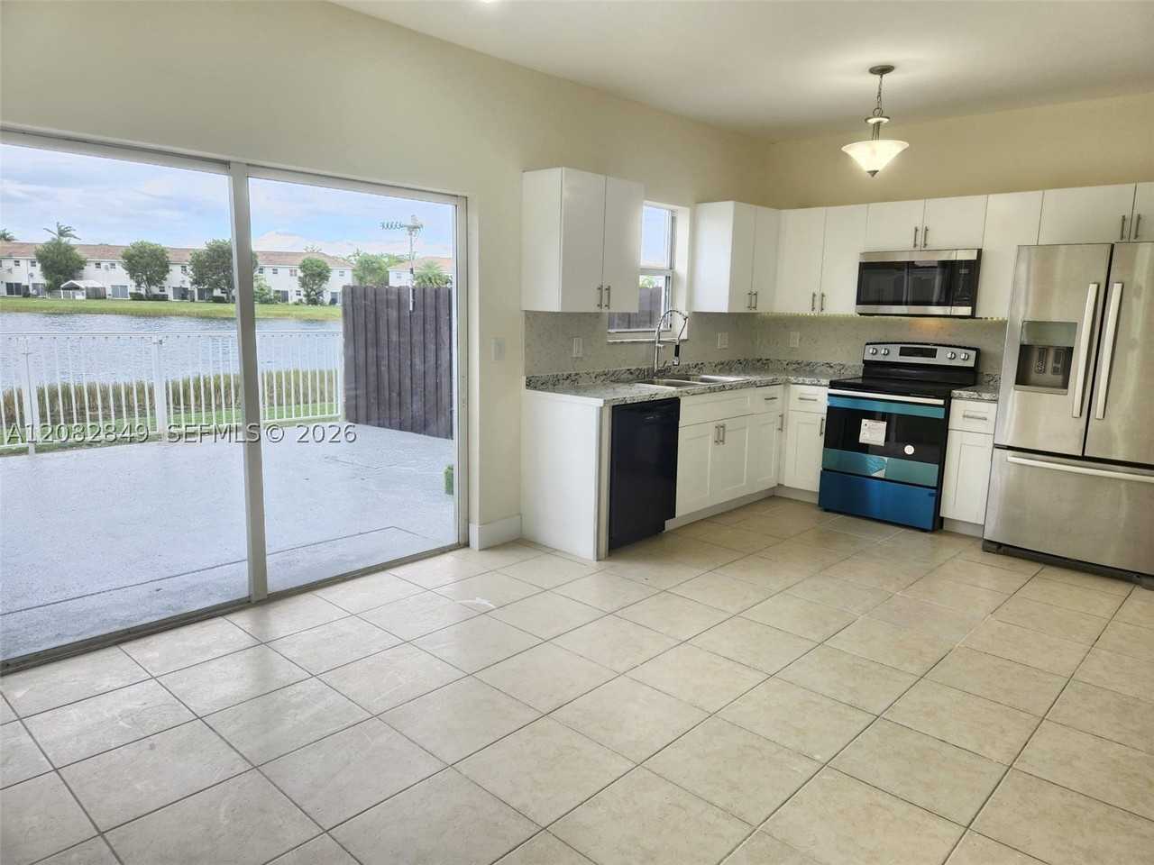 1525 Se 31st Ct #1525 - Photo 3 of 22