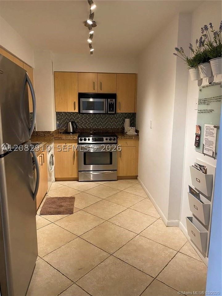 9195 Collins Ave - Photo 5 of 11
