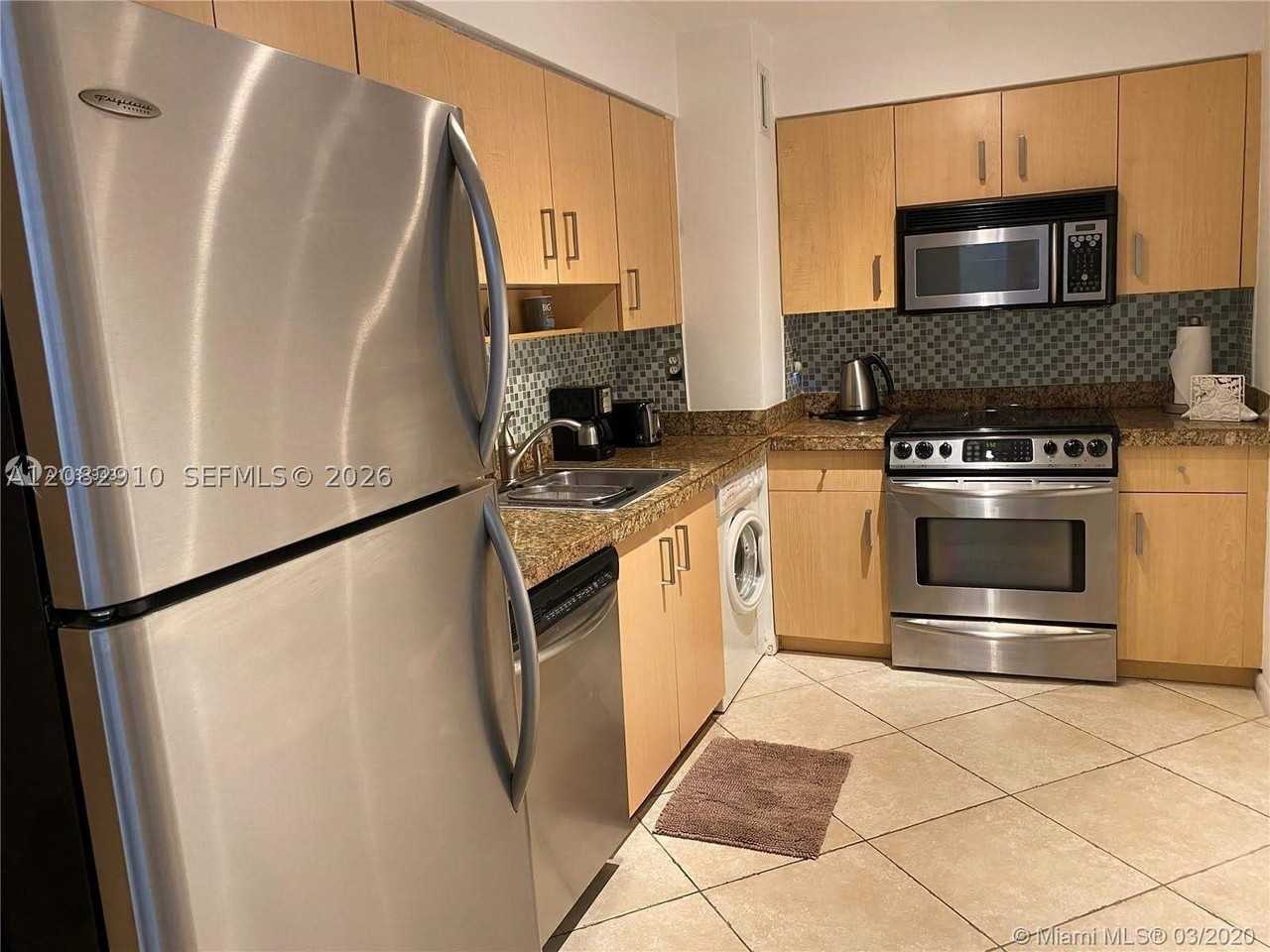 9195 Collins Ave - Photo 6 of 11