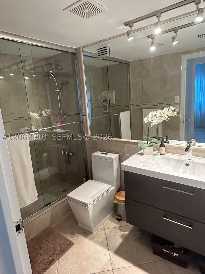 9195 Collins Ave - Photo 7 of 11