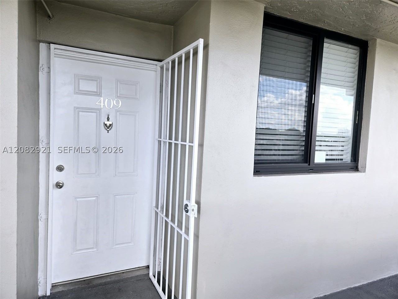 10290 Nw 9th Street Cir #409
